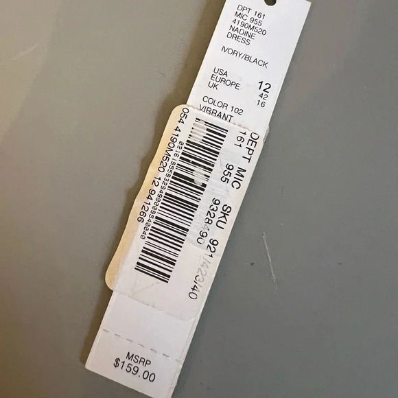 NWT Antonio Melani Nadine Dress Ivory and Black Size 12 Striped Slimming Pattern - Picture 7 of 7